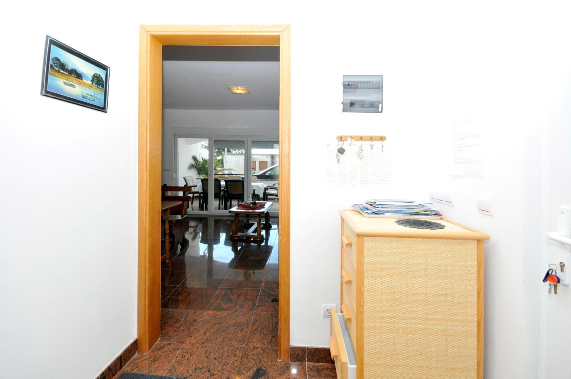 Apartmani Svalina - Seaview And 130M From Beach Trogir Dış mekan fotoğraf