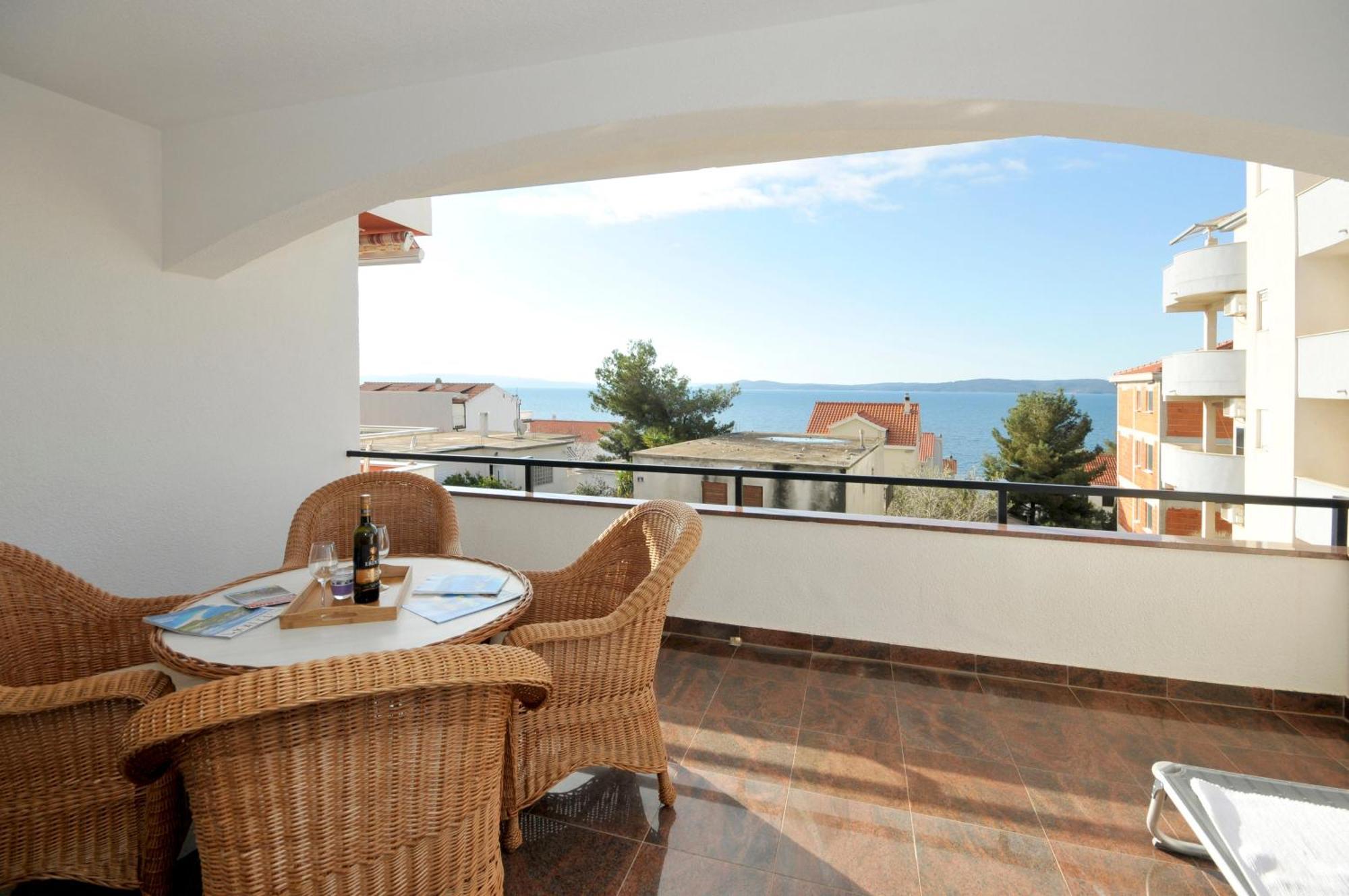 Apartmani Svalina - Seaview And 130M From Beach Trogir Dış mekan fotoğraf