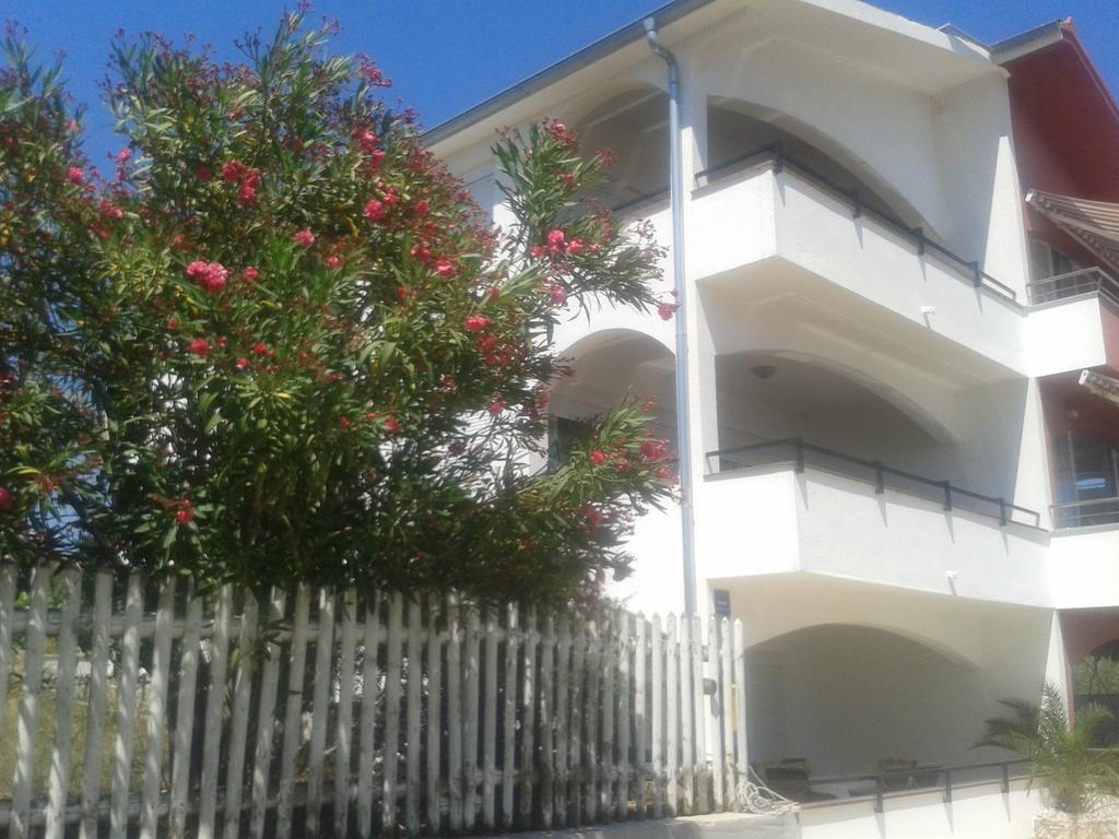Apartmani Svalina - Seaview And 130M From Beach Trogir Dış mekan fotoğraf