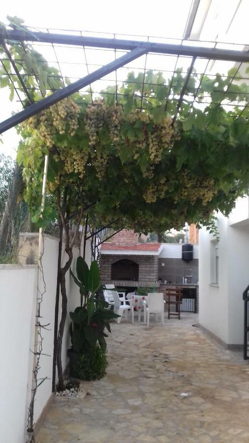 Apartmani Svalina - Seaview And 130M From Beach Trogir Dış mekan fotoğraf